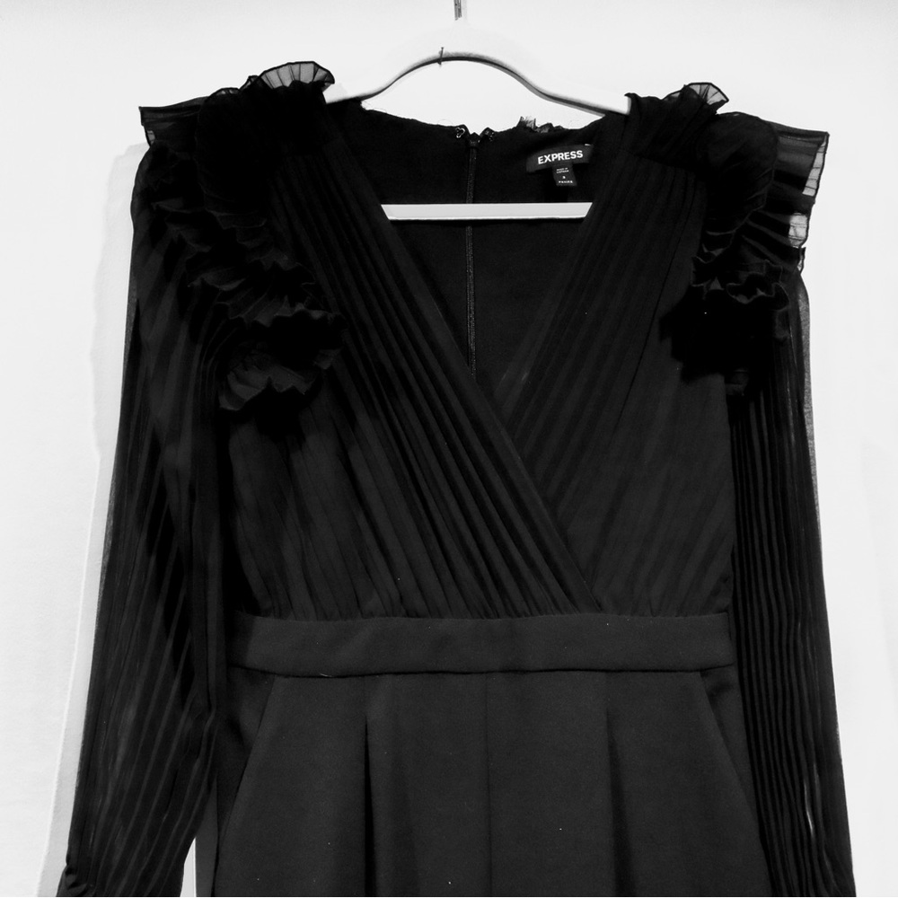 Express Black Pleated Long Sleeve Ruffle Jumpsuit | Size 2 Petite